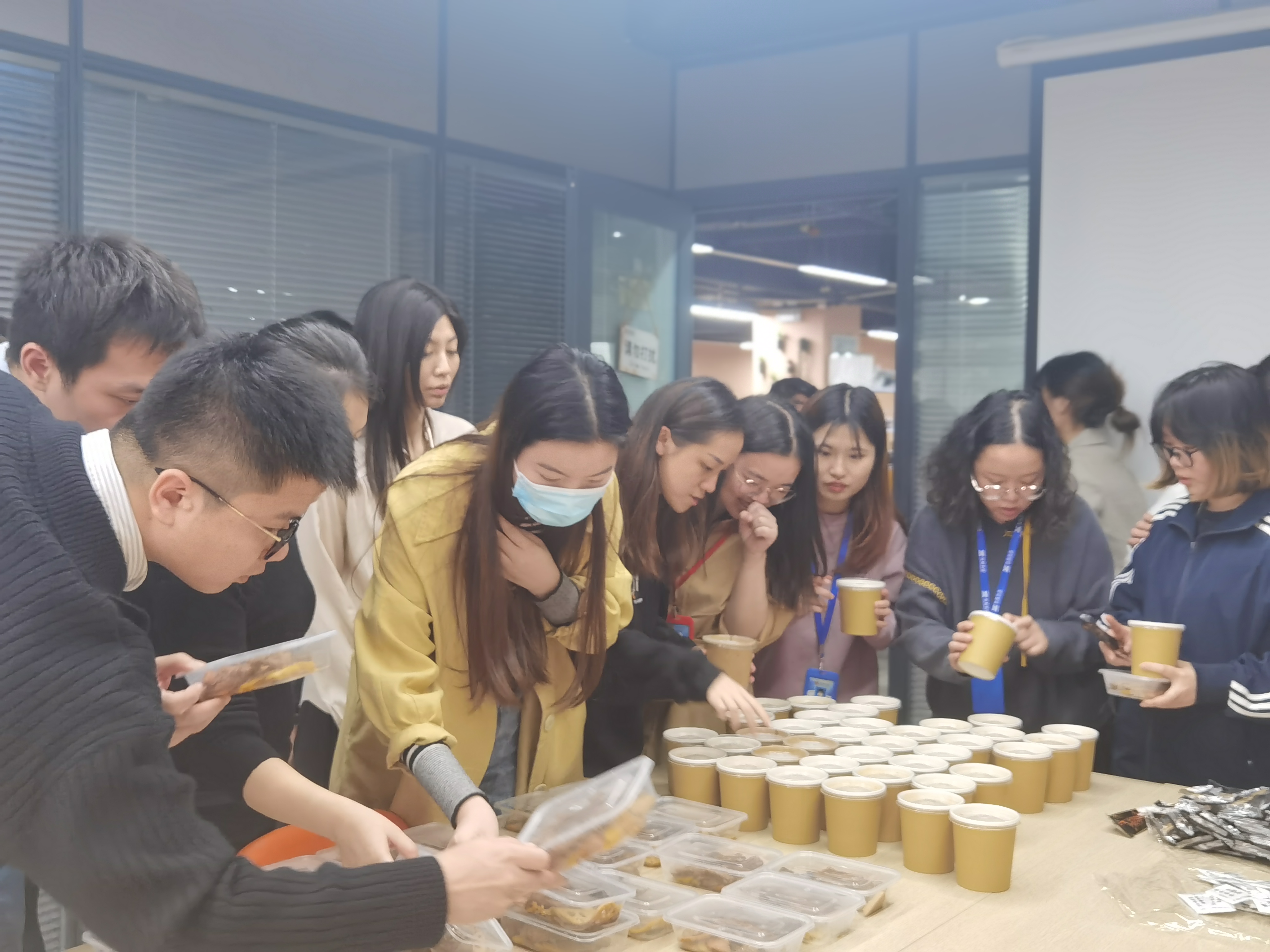 莫負好時光，年輕正當燃，讓我們一起努力綻放
